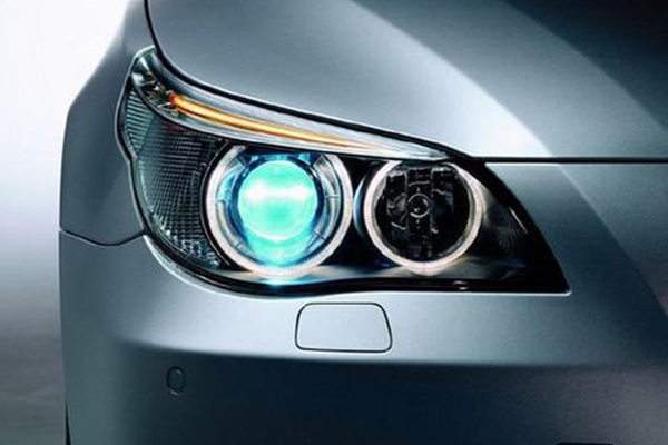 弘遠透明塑料焊接機在汽車車燈上的焊接應用