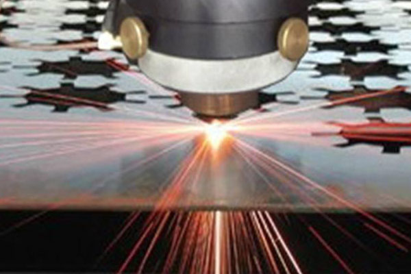 手持式激光焊接機(jī)與傳統(tǒng)激光焊接機(jī)的區(qū)別