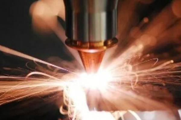 今天我們來(lái)聊一下激光焊接機(jī)焊接時(shí)常見(jiàn)-局部發(fā)黑的問(wèn)題